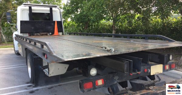 Features of a Flatbed Tow Truck